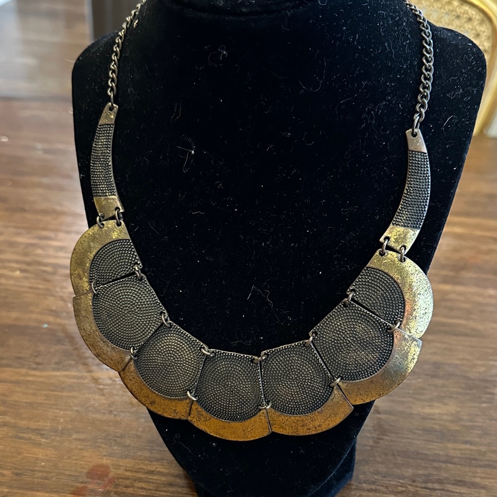 Elegant Gold and Black Statement Necklace